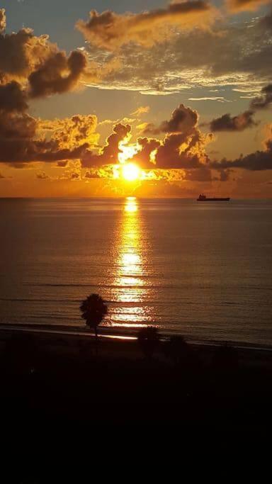 Just 1 Block From The Beach! Appartement